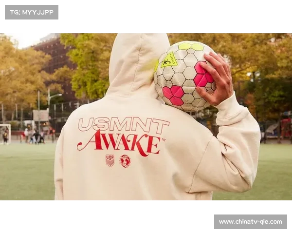 球迷创意助威歌曲流行，赛场文化多元化发展